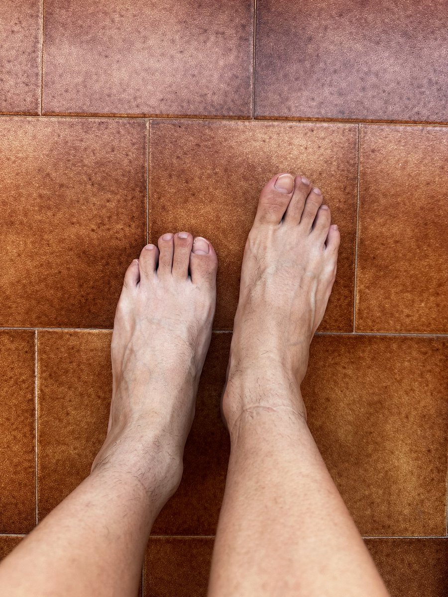 CharlsOnFeet1's tweet photo. This is how I wake up today 😮‍💨 #feet #barefeet #malefeet https://t.co/ch2t0rneWK