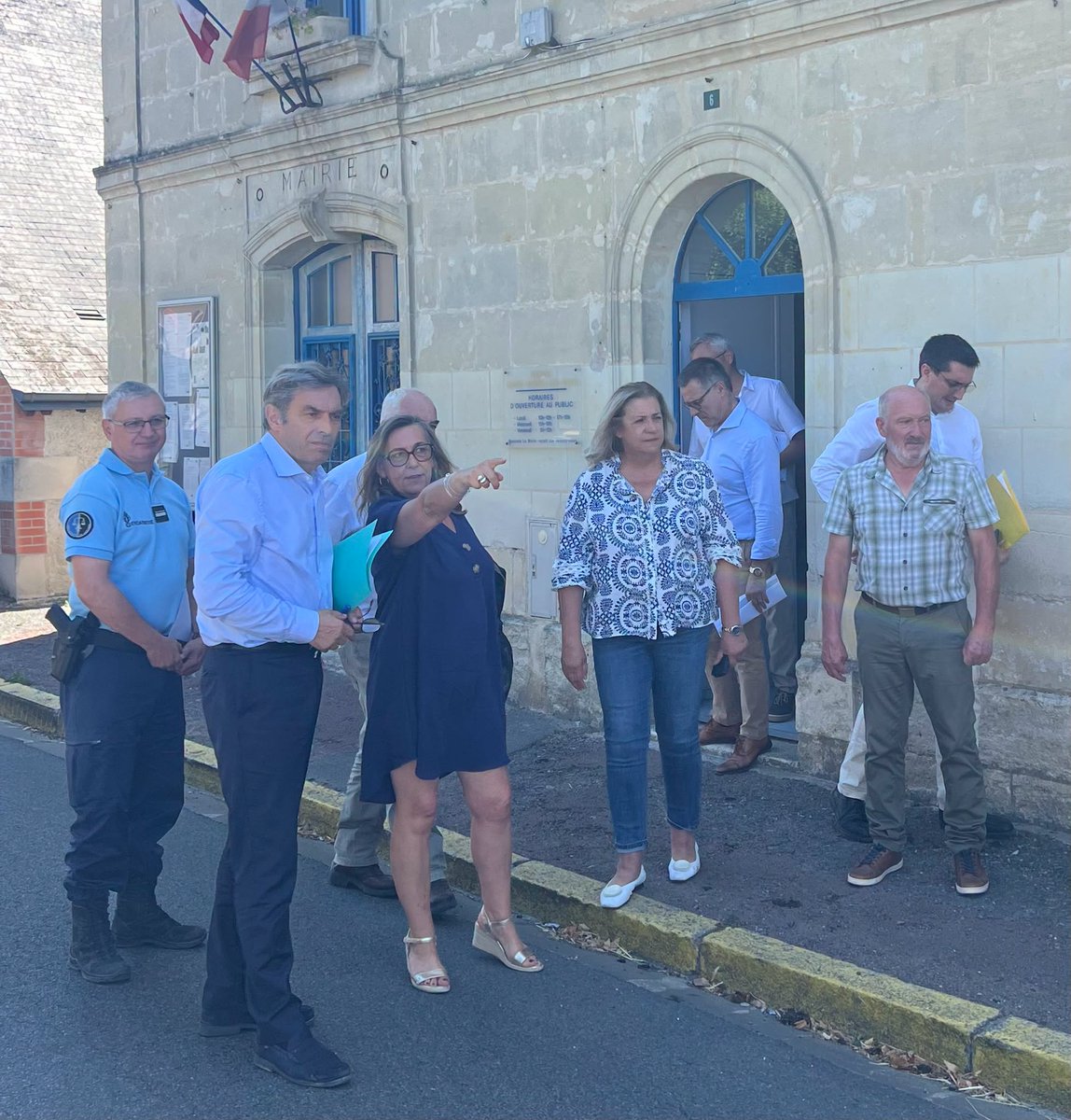 LabaronneDaniel's tweet photo. La sécurité routière est un enjeu du quotidien pour nos communes. 

Face aux alertes des maires et des habitants, j’ai organisé plusieurs réunions de terrain avec les élus, les services de l’État, le Département et la gendarmerie pour faire émerger des solutions concrètes. https://t.co/zN5ACUY3m4