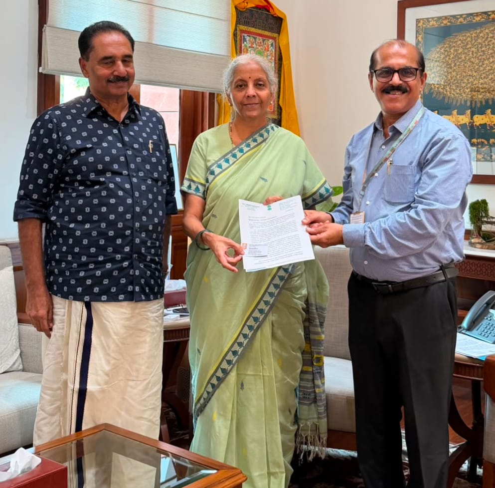 meenarprashant's tweet photo. Highlighting the plight of media professionals, the Senior Journalists Federation of India has urged the Centre to establish a National Media Commission to examine the working conditions, rights and welfare of journalists across the country. 
Read more: https://t.co/effPCpejWO https://t.co/PWf1VCL4jA
