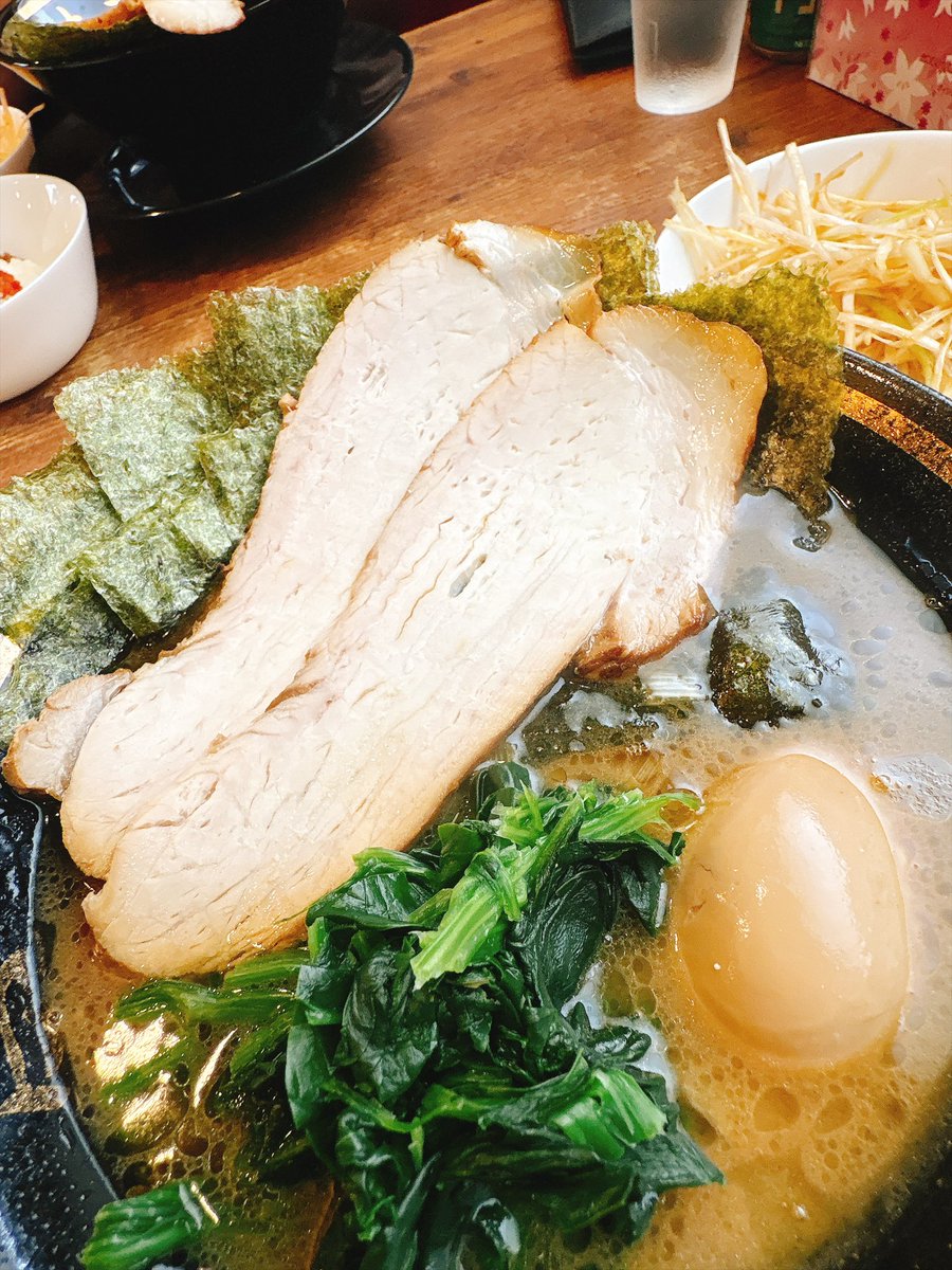 em1_ko_'s tweet photo. ⚽️パパとラーメン🍜
[王道家直系 環家]

・ネギラーメン(白)硬 半麺→味玉
・半ライス XS海苔 TP煮豚

今日は久しぶりに環家さんの煮豚🐷
が食べれる〜って🚙大きくて，しっとり
バカ旨〜🤤もちろんラーメンも最高⤴️
ごちそうさまでした🙏
#王道家直系 #環家 #麺家たまき #家系 https://t.co/hEm46jDV41