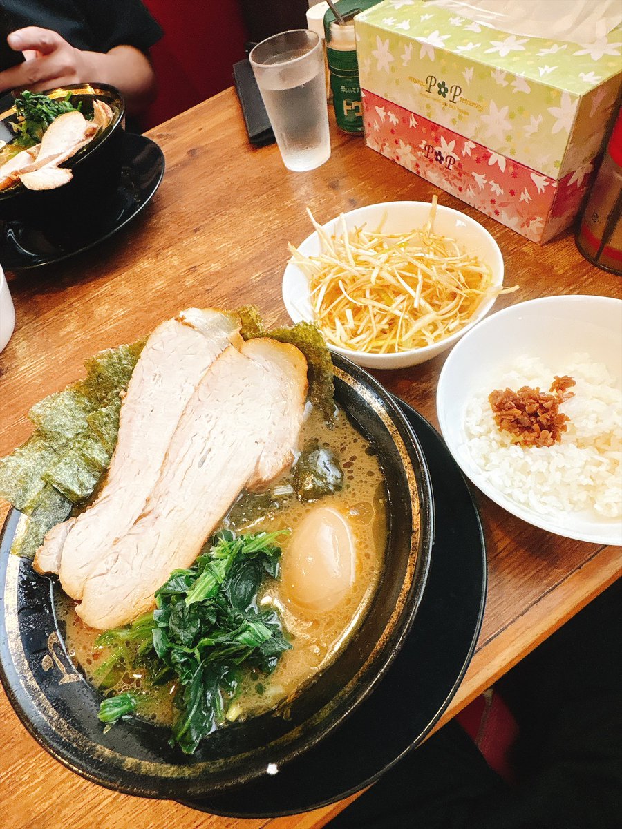em1_ko_'s tweet photo. ⚽️パパとラーメン🍜
[王道家直系 環家]

・ネギラーメン(白)硬 半麺→味玉
・半ライス XS海苔 TP煮豚

今日は久しぶりに環家さんの煮豚🐷
が食べれる〜って🚙大きくて，しっとり
バカ旨〜🤤もちろんラーメンも最高⤴️
ごちそうさまでした🙏
#王道家直系 #環家 #麺家たまき #家系 https://t.co/hEm46jDV41