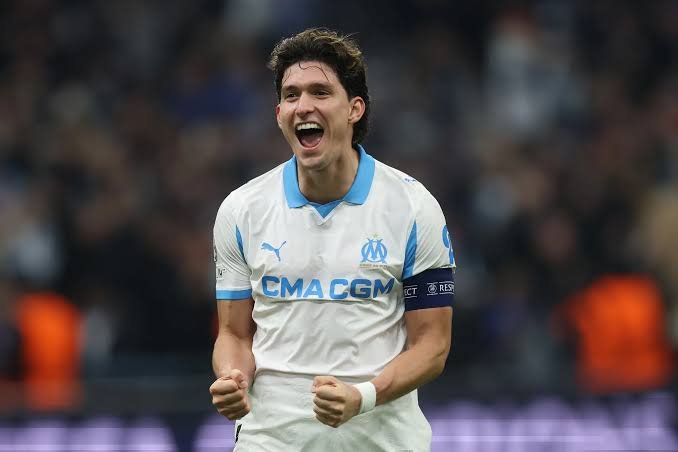 SneeuwX_'s tweet photo. Rapinare subito 

#OM #juventus https://t.co/nTDdjFcrC8