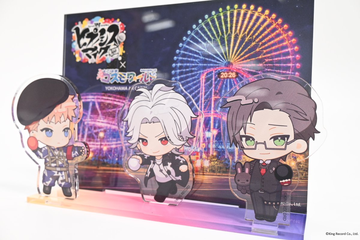 CLIP_colorer's tweet photo. ヒプノシスマイク -Division Rap Battle-
　　　　　　　　×
　　よこはまコスモワールド🎡
　　　YOKOHAMA AIR CABIN
　　  ✨商品実物画像公開✨

開催まであと27日！
本日はヨコハマ・ディビジョンの商品画像をご紹介！

📅期間：2026年9月4日(金)～2026年10月4日(日)
※よこはまコスモワールド休園日（毎週木曜日）
9月10日／9月17日／9月24日／10月1日
📍場所：よこはまコスモワールド・YOKOHAMA AIR CABIN

▼詳細は、下記よりご確認ください🎤
https://t.co/WdKRH35j0q

#ヒプマイ   #ヒプノシスマイク