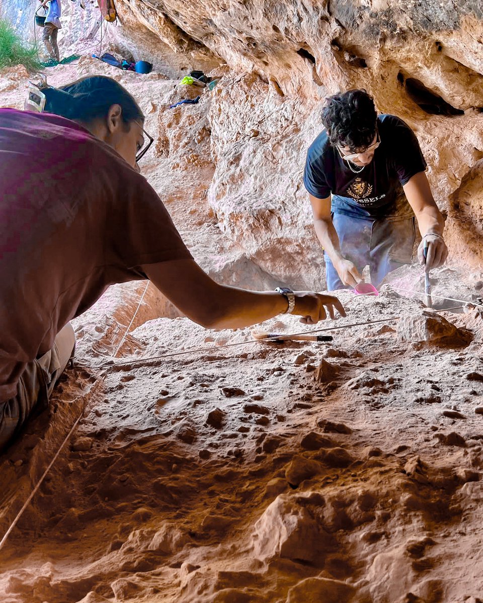 I_MartinLerma's tweet photo. Os compartimos algunas imágenes de la intervención arqueológica que llevamos a cabo durante el mes de julio en la #CuevaDelArco en #Cieza. A pesar de las altas temperaturas, el equipo trabajó duro, con rigor y compromiso, para documentar cada hallazgo, haciendo posible que la investigación siga avanzando en este enclave paleolítico. ¡Pronto más noticias!