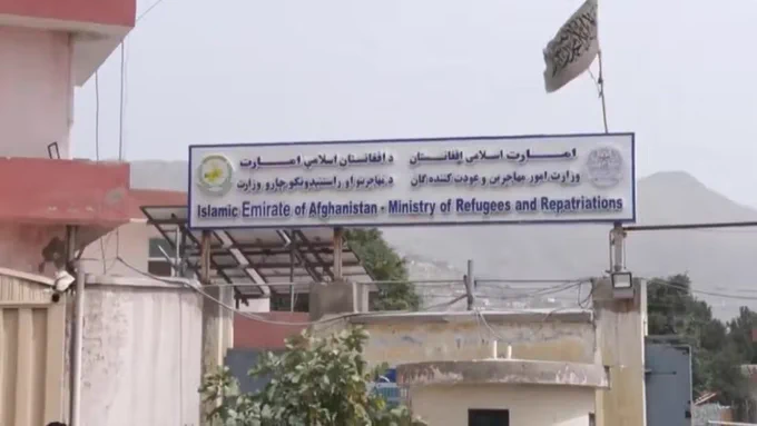 ۳۲۵ افغانان د پاکستان له بندیخانو خوشې او وطن ته راستانه شول