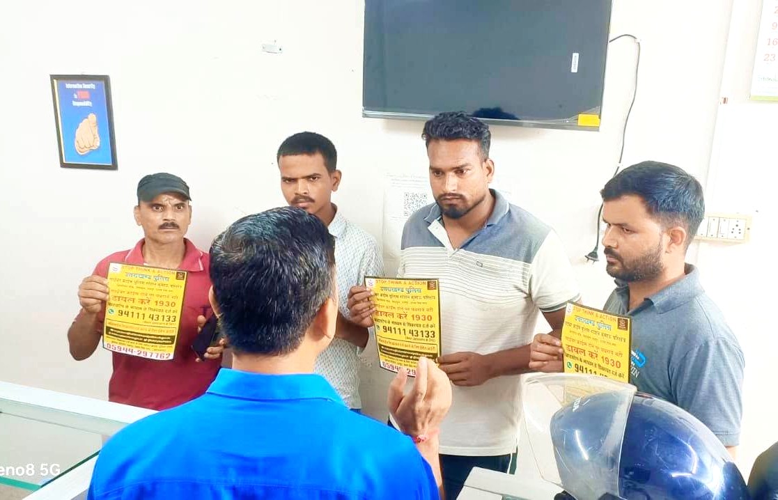 UKCyberPolice's tweet photo. On (Wednesday) Cyber Jagrukta diwas, Cyber Crime Police Station Kumaun Range, #STFUttarakhand conducted an interactive awareness session for citizens visiting the PS.
#uttarakhandpolice #Helpline1930 #Cyberdost #GRMPortal #MRMPortal #DigitalSafety https://t.co/kFkKc9eLNc