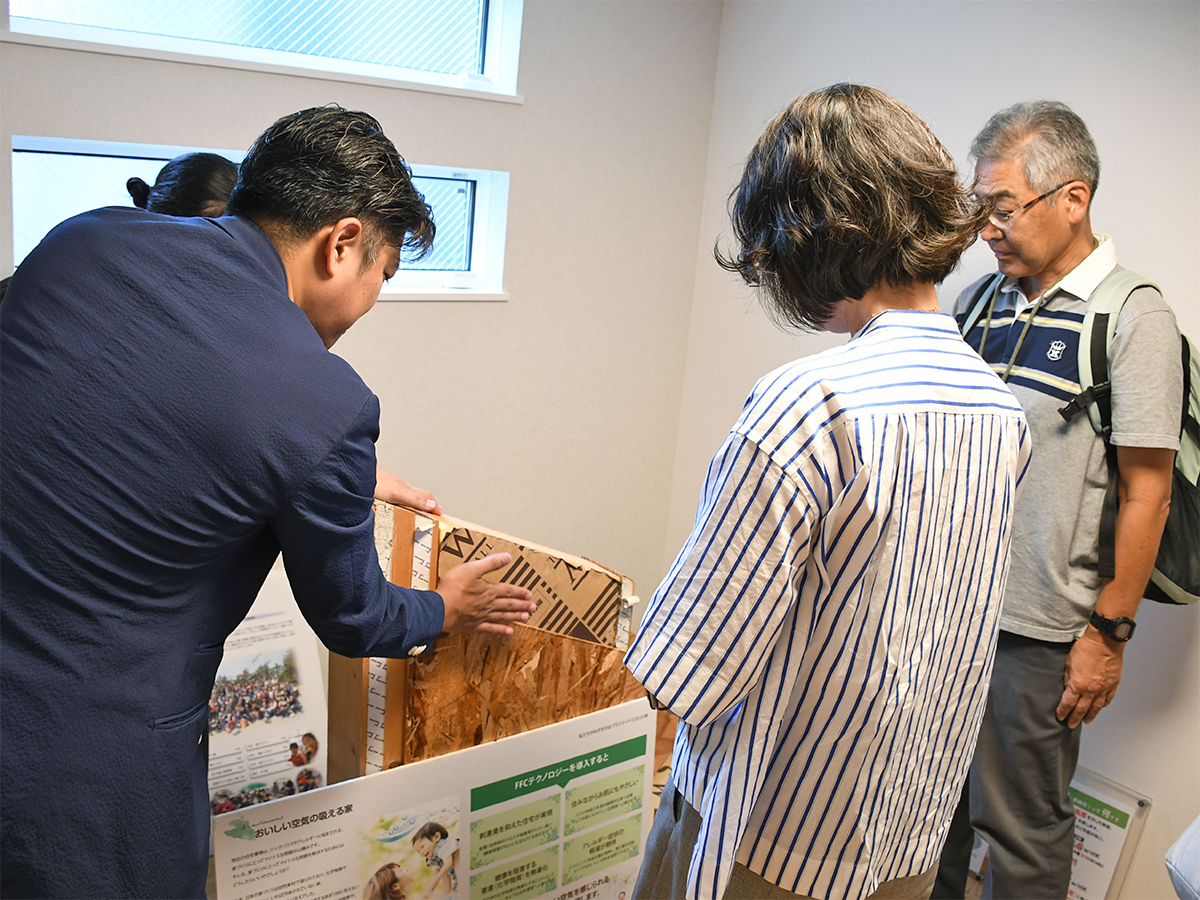 katsukei_news's tweet photo. 気候変動適応センター、葛飾・セイズの住宅を視察　都内全体に広げてほしい https://t.co/W67zDQnTdT
宮田センター長は「断熱や気密によって、エアコンの効きも、光熱費も全く違う。温暖化に向けて、住宅も本当にいいものが選ばれるべき」と話す。
#セイズ
#立石 
#葛飾 
#葛飾区 
#葛飾経済新聞 https://t.co/i8D3Q9VBH1