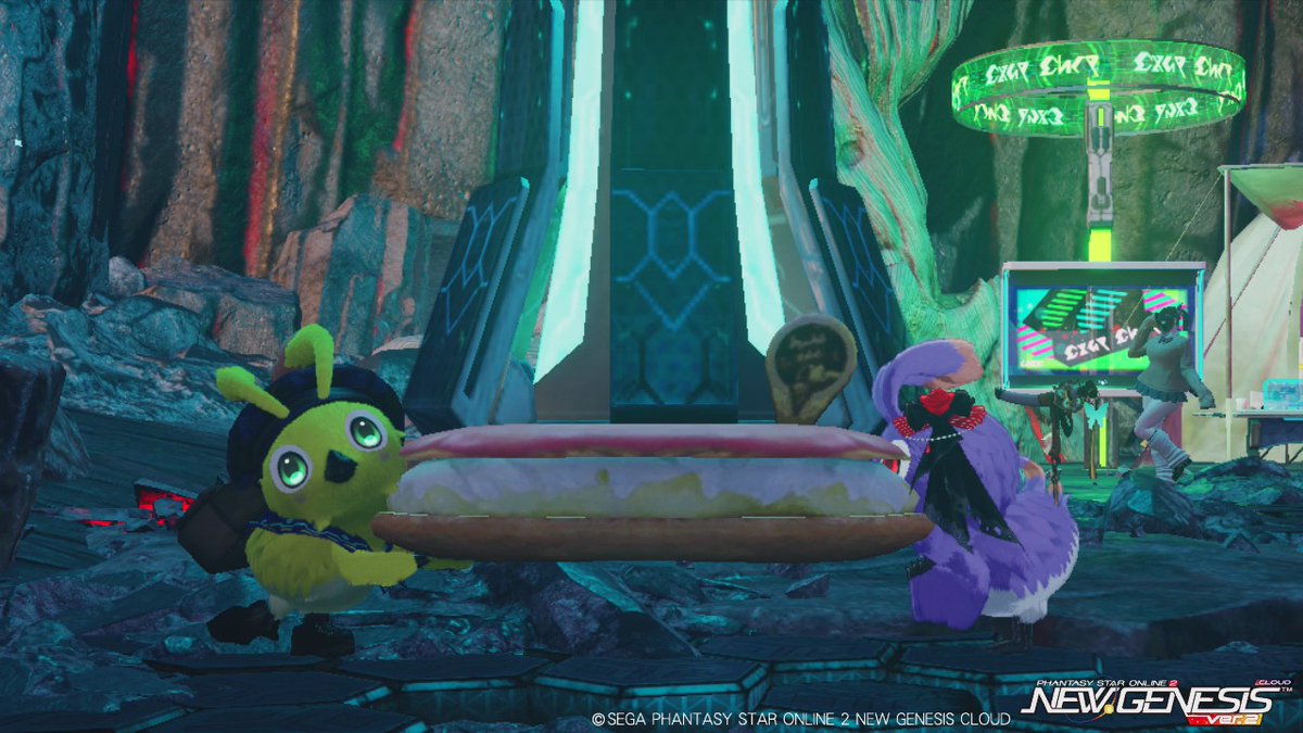 foschia_PSO2's tweet photo. スイーツ運ぶはずがこっそり食べてる紫の鳥 https://t.co/TW4D46Mo33