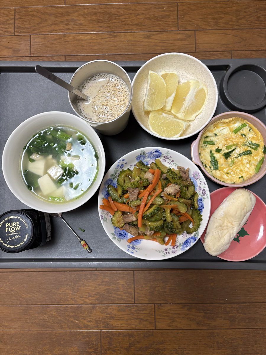 Domoyukie's tweet photo. 風邪ひいてもた💦夏風邪って個人的に治りにくいので、ちゃんとご飯食べなきゃだ。最近の自炊🍚ゴーヤって煮物にするとトロトロ食感たまらん😁 https://t.co/aGNnY3ppTu
