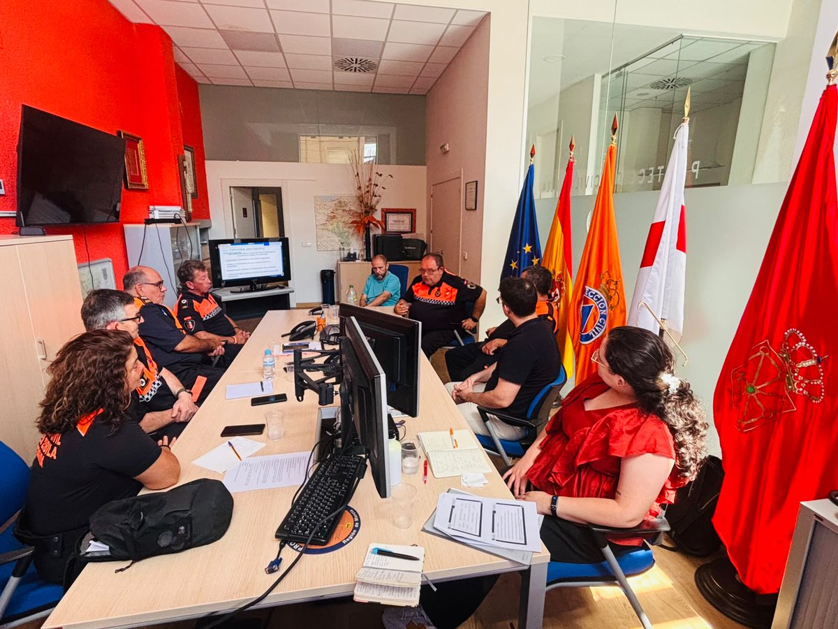 IsabelPintoN's tweet photo. As part of the Erasmus+ CoVE EU-DRIVE project, two focus groups were held in Navarra with Civil Protection and volunteers from Tudela, Milagro, Sartaguda and Cintruénigo. The discussions will support the development of a training programme.
@eu_drive_cove @112_na  @ProteMilagro https://t.co/dY9ePCpIkw