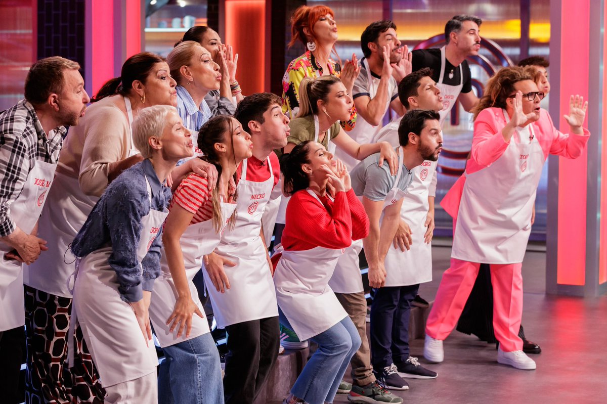 MasterChef_es's tweet photo. Os dejamos por aquí un pequeño recap de lo bonito que fue #MasterChef Celebrity 10 🔙🥹 (1/2) https://t.co/ai4Jk2wPj3