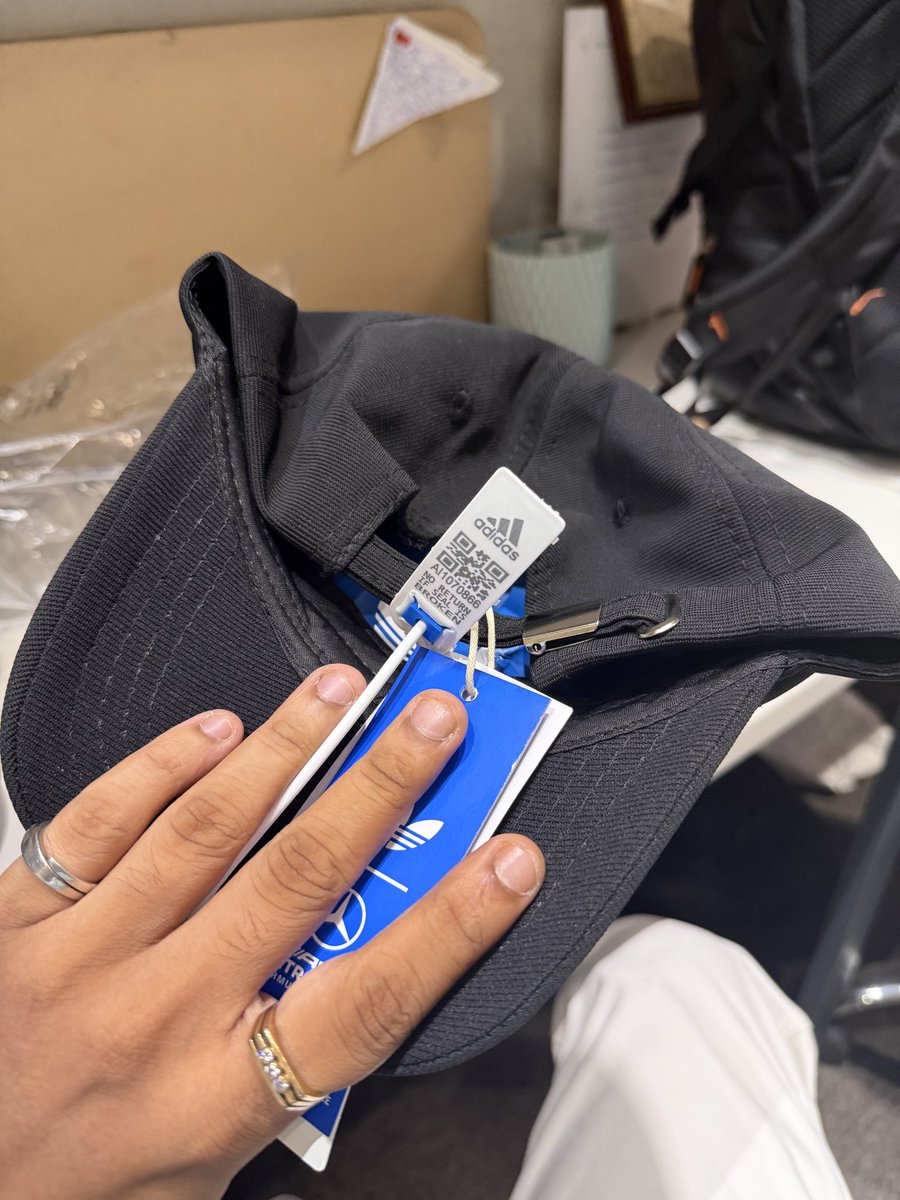 snebtech's tweet photo. I ordered this product and received wrong the pickup partner refuse for pickup and now your team denied to return it saying we packed the right item. I don’t expect this kind pf service from you guys! @adidas https://t.co/3BCvtGzLxP