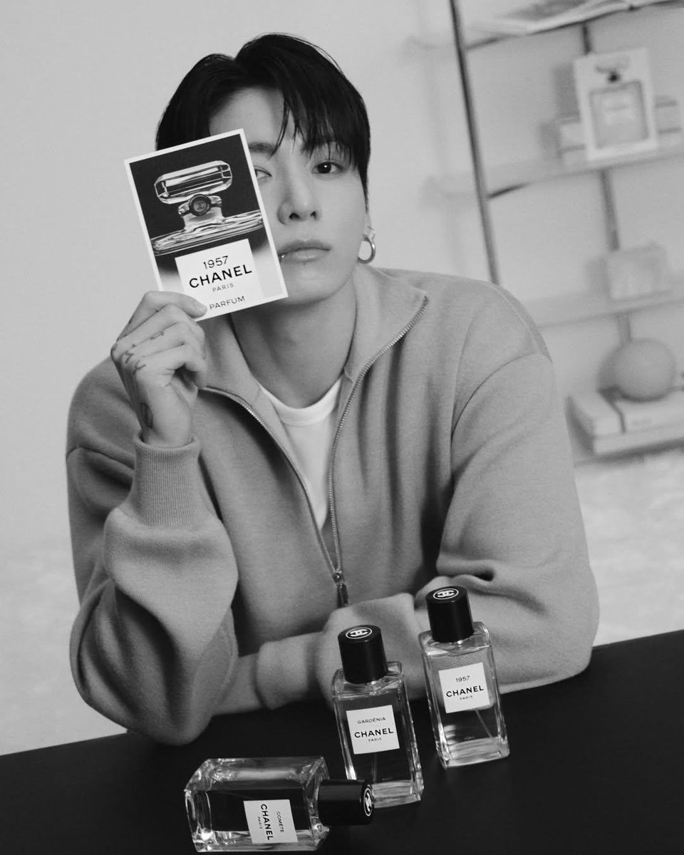 dreamjeons's tweet photo. jungkook for chanel’s latest fragrance 1957 ♡

#JungkookForChanelBeauty
#JUNGKOOKxCHANEL https://t.co/90w9VQnzkc