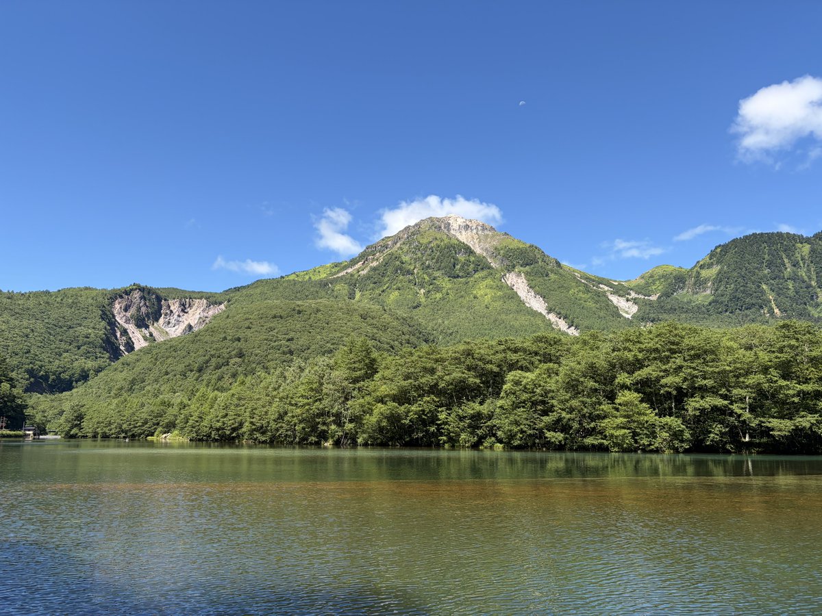 syo49's tweet photo. 一度行ってみたかった上高地⛰️
澄んだ涼しい空気の中でゆっくりと景色見ながら散策出来て、日常を忘れられた。
今日は下呂温泉で♨️ https://t.co/JvW0hptjLN