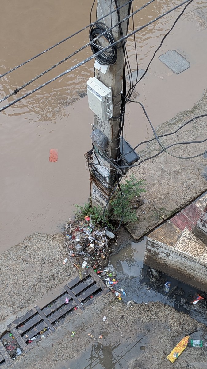 puneetbodwal's tweet photo. Hi @DHBVNL @dhbvnofficial, Are you guys waiting for someone to get an electric shock and die?

This is the open meter box in Sector 95A, Wazirpur, Gurgaon. Many have got shocked. Since it is on the main road, the things are getting bad.
+ Electricity cuts because of loose wires. https://t.co/bj0p1201co