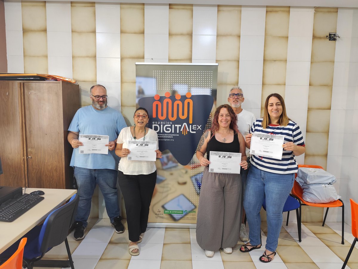 nccpino's tweet photo. ¡Todo un orgullo trabajar con vosotr@s! 👏🎉

Gracias a su esfuerzo han superado la prueba #AcreDita en nuestro Espacio Digital y ya tienen su acreditación en Competencias Digitales Básicas (#DigComp). 📜💻

🚀 ¡A por más! 👇

#AcreDita #CompetenciasDigitales #Pinofranqueado https://t.co/CykhBAnvk2