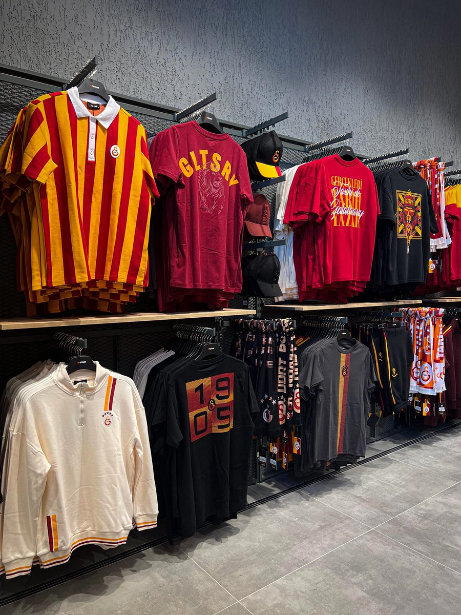 GSStore's tweet photo. Bir yeni konum: GSStore şimdi Samsun Piazza AVM’de!😍

Yeni sezonun en sevilen ürünleriyle seni yeni mağazamızda bekliyoruz. 💛❤️

📍Samsun Piazza AVM, 3. Kat, Canik/Samsun https://t.co/uihUEAAn0E