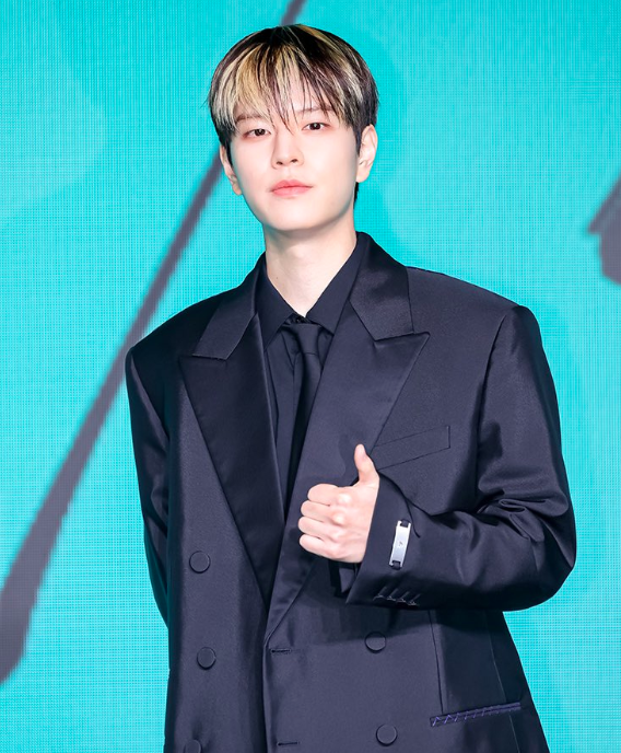 AboutMusicYT's tweet photo. Seungmin of Stray Kids when asked about submitting their work to the Grammy Awards:

"We talk about the music we like or performance-related topics. Rather than always looking outward, we create music and write lyrics based on stories that come from within our hearts. In that sense, instead of trying to cater to external perspectives, we are continuing to capture the stories we want to tell"