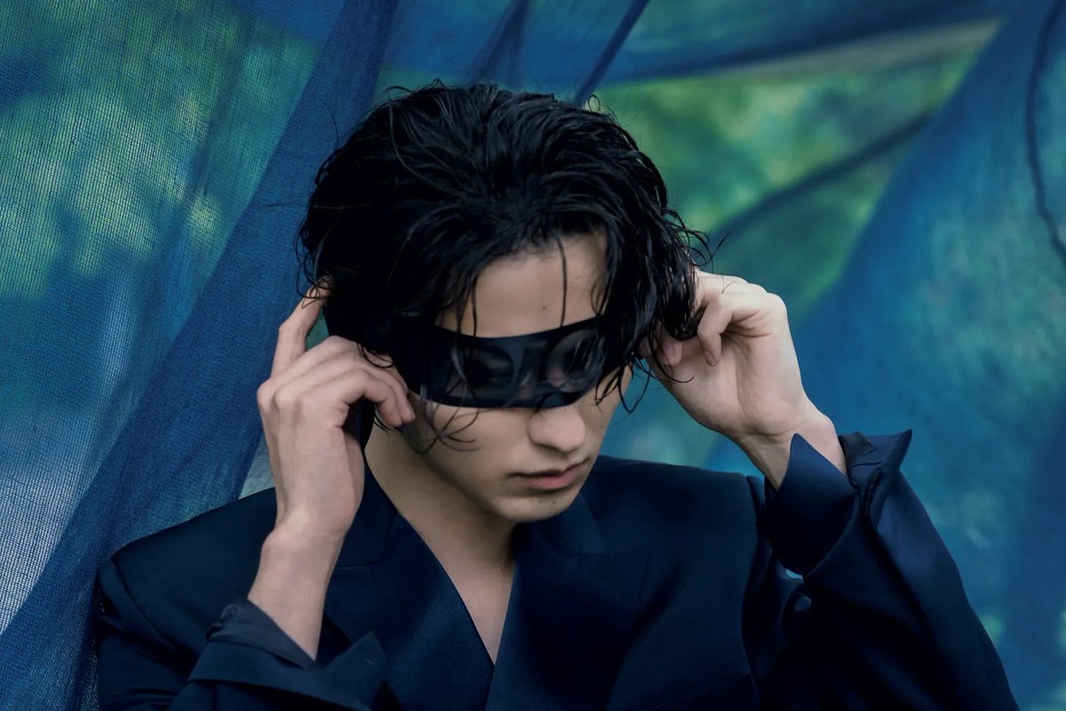 GQJAPAN's tweet photo. #横浜流星「モデルは個性をアピールするんじゃなく、自分を服に同化させ、服を輝かせていました。これって、僕が目指す“役に生きる”と凄く似ている」

▼横浜流星の記事をプレイバック
https://t.co/KaNX8Ljjh6 https://t.co/wiM1CSG2W9