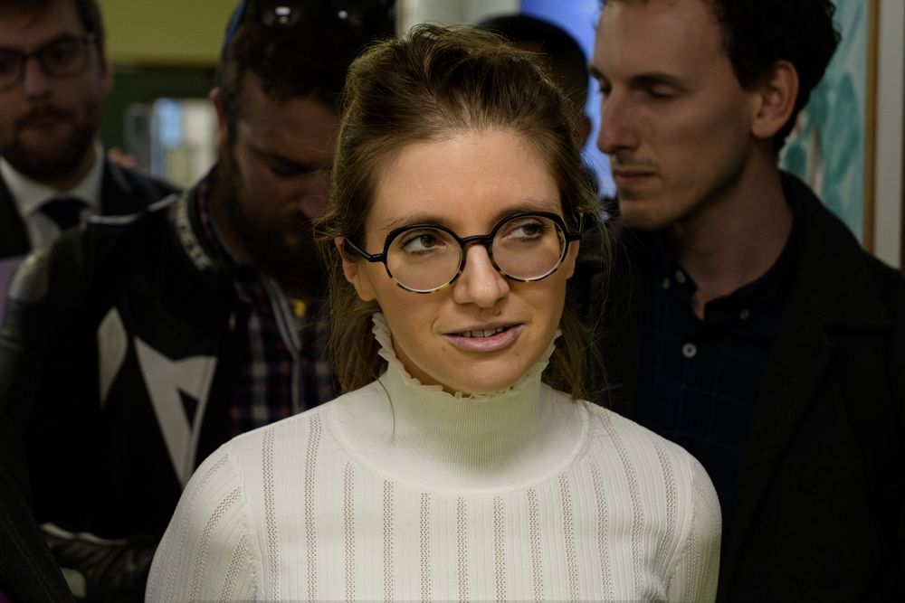 JusteMilieu3's tweet photo. URGENT 🔴 

🚨 Le Parlement a rejeté la loi Yadan. Le gouvernement la fait revenir par la fenêtre.

📋 Le secrétariat d'État d'Aurore Bergé a tenté d'intégrer la définition IHRA de l'antisémitisme dans un plan réglementaire national... sans vote du Parlement. 
Cette définition assimile la critique d'Israël à de l'antisémitisme.

⚖️ La Chancellerie a refusé. Mais la manœuvre est confirmée par Mediapart et L'Humanité : Aurore Bergé voulait aussi l'introduire par voie de circulaire à destination de la justice.

🗳️ Rappel : 700 000 signatures contre la loi Yadan. 5 rapporteurs de l'ONU. Le MoDem. Des collectifs juifs opposants. La loi a été retirée le 16 avril 2026 sans vote — faute de majorité.

Quand la démocratie dit non, la Macronie cherche un décret.

L'article complet en premier commentaire 👇