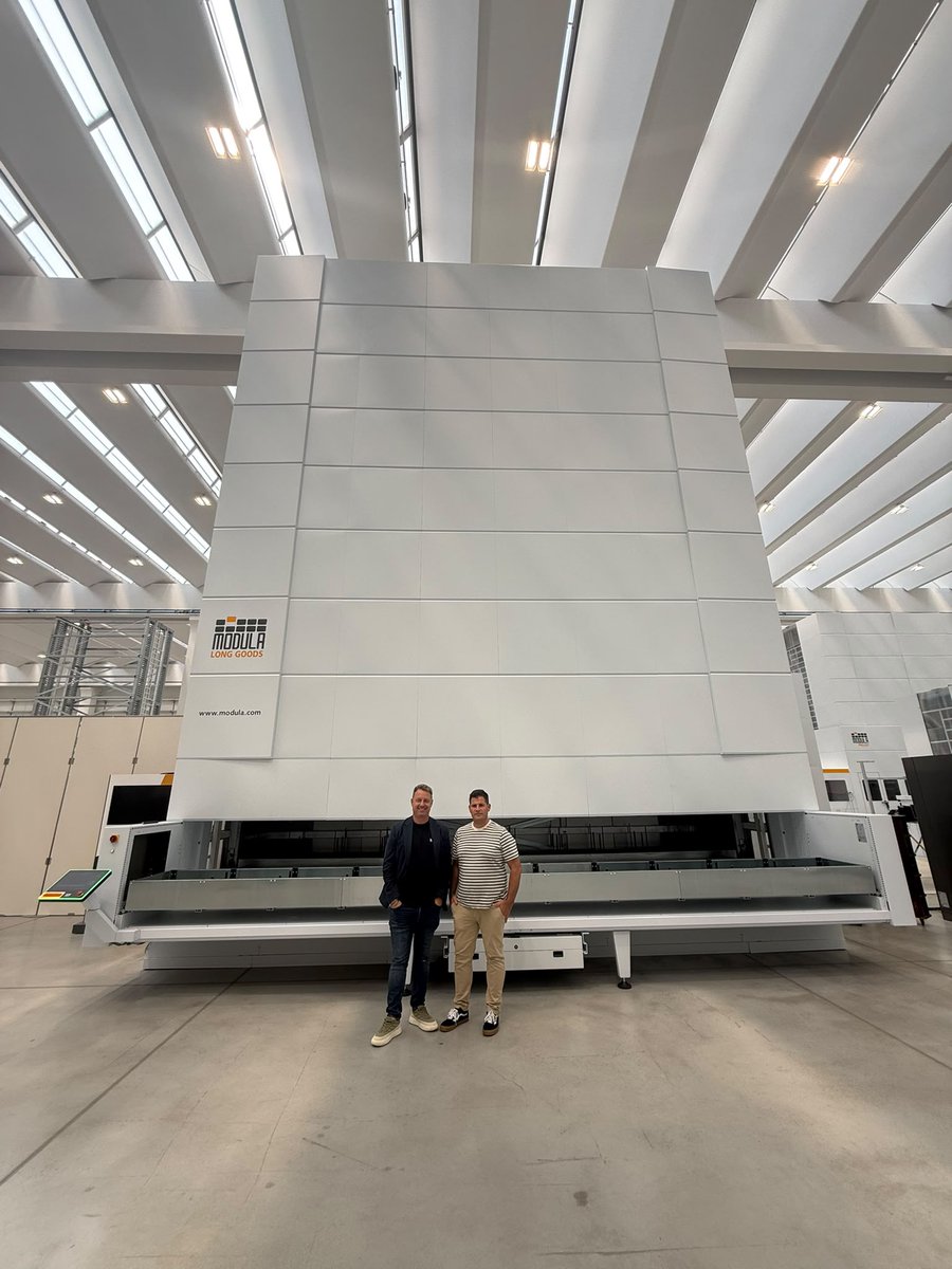 procomsaoficial's tweet photo. ⚙️ Hemos visitado las instalaciones de #Modula en Milán para conocer las nuevas soluciones que incorporaremos en la segunda fase de #automatización de nuestro #almacén, entre ellas una máquina para perfiles de hasta 7 m. Más #eficiencia, #rapidez y #mejorservicio. https://t.co/WgWZOhHyyW