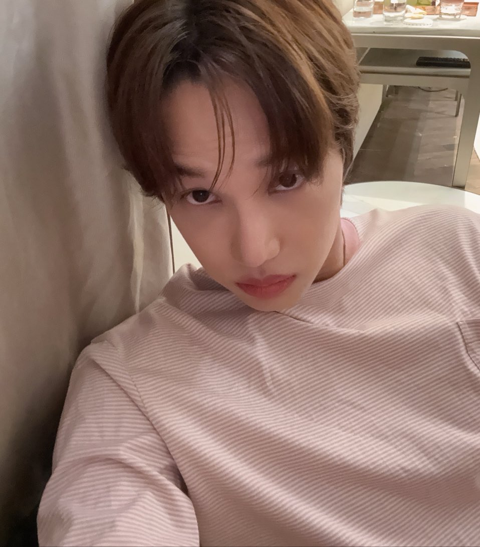 Ace_BBH's tweet photo. JONGIN SELFIE HELLOAURUF HBGNG 🫠🤍

"It's really hot today"
"Eongeong"
📸
"It's hottt" https://t.co/EhQVsZuvcz
