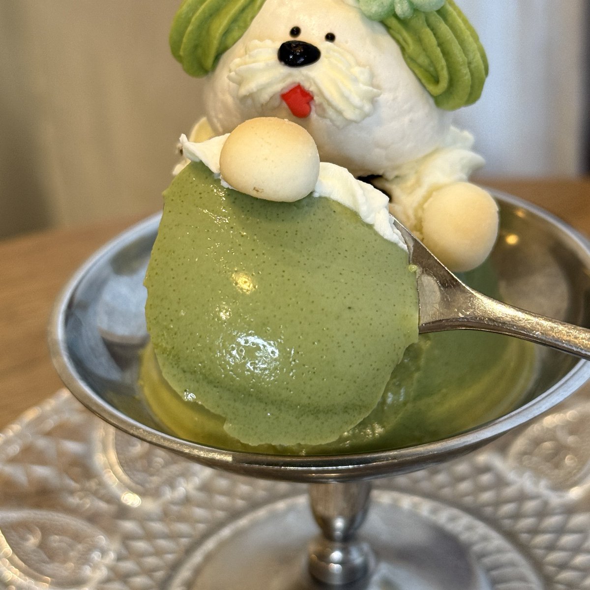 takashiiiiicafe's tweet photo. かわいいプリンがたべられると噂の池袋のサニーデイズの抹茶プリンがかわいすぎた...マイルドな抹茶はたべやすいし、むっちりプリンとサクサクのメレンゲがガチであう！天才すぎるかわいさなのでぜひっ！ https://t.co/nNpohIEcgp