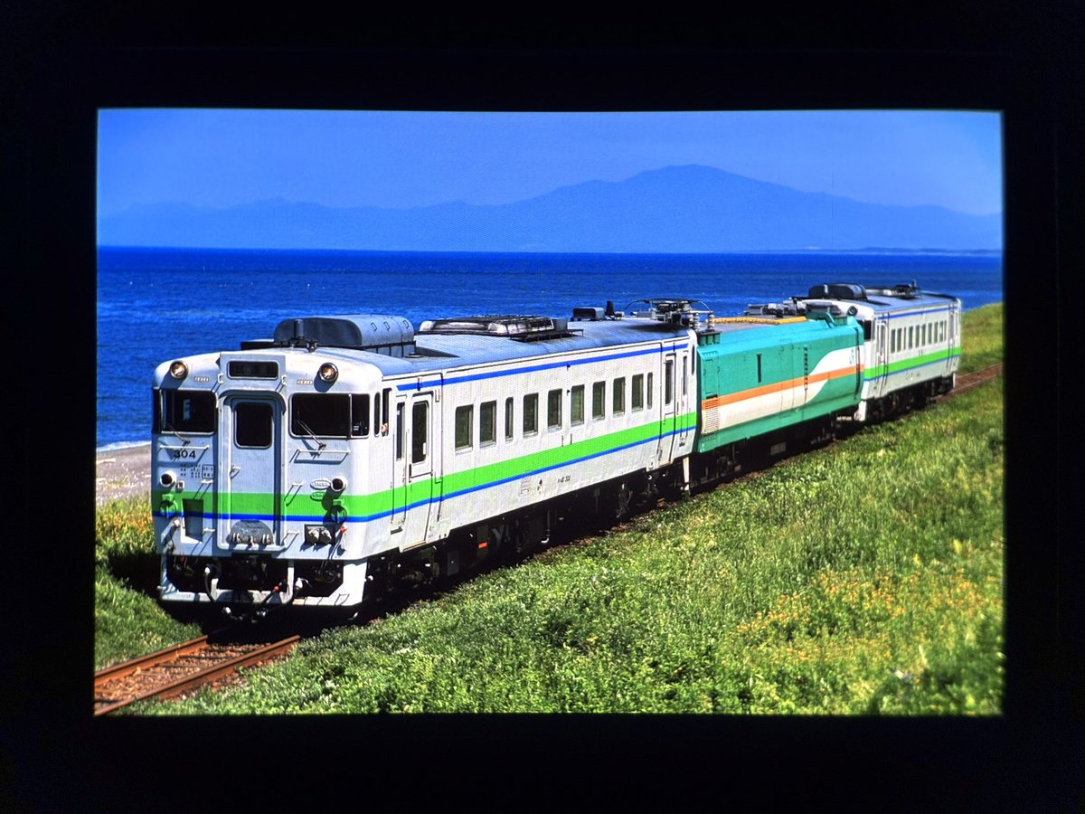 kuha381_108's tweet photo. 2026/08/06
キハ40-304+マヤ35-1+キハ40-301
釧網本線検測

念願の海バックマヤ検！ https://t.co/e9YnqgYT71