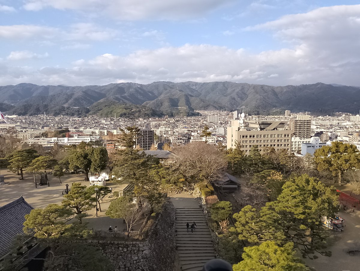 OSazusaoshi's tweet photo. 毎日写真投稿

高知城天守閣から見える高知市の風景 https://t.co/Kz1EHt8Pkb