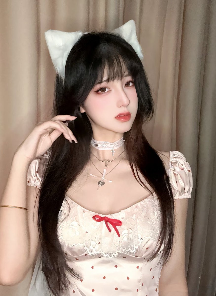 CayMilk520's tweet photo. “啧…男的就是恶心”（一脸嫌弃）
#女神 #高贵 #高冷 #嫌弃脸 #挑战
#盯喷 #盯榨 https://t.co/BTPKbjEsOs