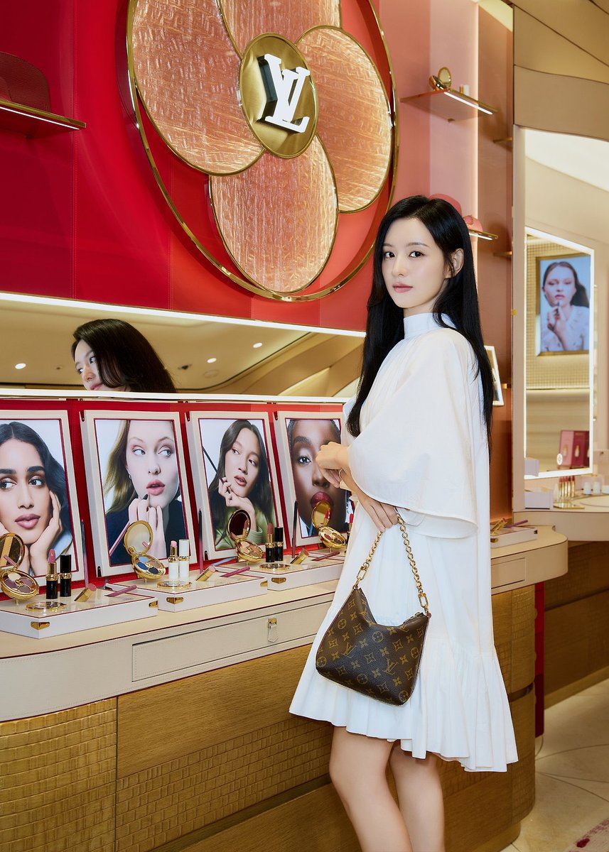 kittyzwonii's tweet photo. LOUIS VUITTON BEAUTY x 김지원 https://t.co/hc5sb7wmTy