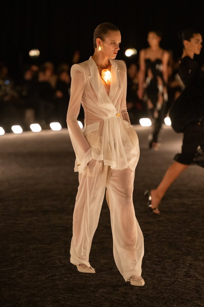 Mimiboards's tweet photo. Schiaparelli Spring/Summer 2026 Ready-to-Wear collection✨ https://t.co/4QkY4sVf1g