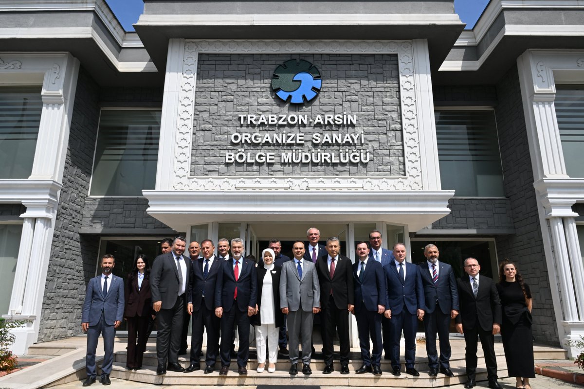 TCSanayi's tweet photo. Bakanımız Sayın @mfatihkacir, Arsin OSB Yönetim Kurulu Üyeleri ile istişare toplantısında bir araya geldi.

📍Arsin, Trabzon https://t.co/l01vXg3WiR