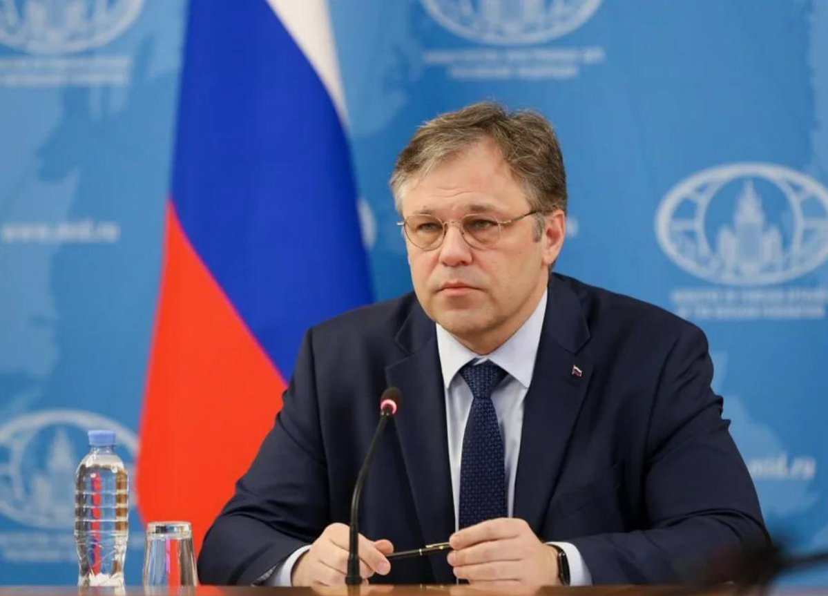 camille_moscow's tweet photo. 🇺🇦⚔️🇷🇺 Les Russes sont appelés à se préparer à des combats prolongés en Ukraine.

Il ne faut pas s'attendre à une fin rapide du conflit en Ukraine, a déclaré le ministère des Affaires étrangères de la Russie. L'envoyé spécial Rodion Miroshnik estime que les pays européens continueront, dans un avenir prévisible, à soutenir l'Ukraine, ce qui signifie que Moscou doit se préparer à la poursuite des combats et élaborer une stratégie à long terme.

📝 "Il est peu probable que cette tendance puisse être inversée dans un avenir proche", a déclaré le diplomate.

Selon Miroshnik, les pays européens misent sur une confrontation armée prolongée et rejettent les solutions négociées. Toute tentative de parvenir à un accord se heurte à la position des États européens, qui sont favorables à la poursuite du conflit.

❗️ Hier même, la présidente de la Commission européenne, Ursula von der Leyen, a déclaré que Bruxelles allouerait à l'Ukraine un nouveau versement de 1,4 milliard d'euros, provenant des revenus des actifs russes gelés.

Auparavant, la Douma d'État avait également déclaré qu'il n'y avait pas de conditions pour la fin de l'opération militaire spéciale cette année.