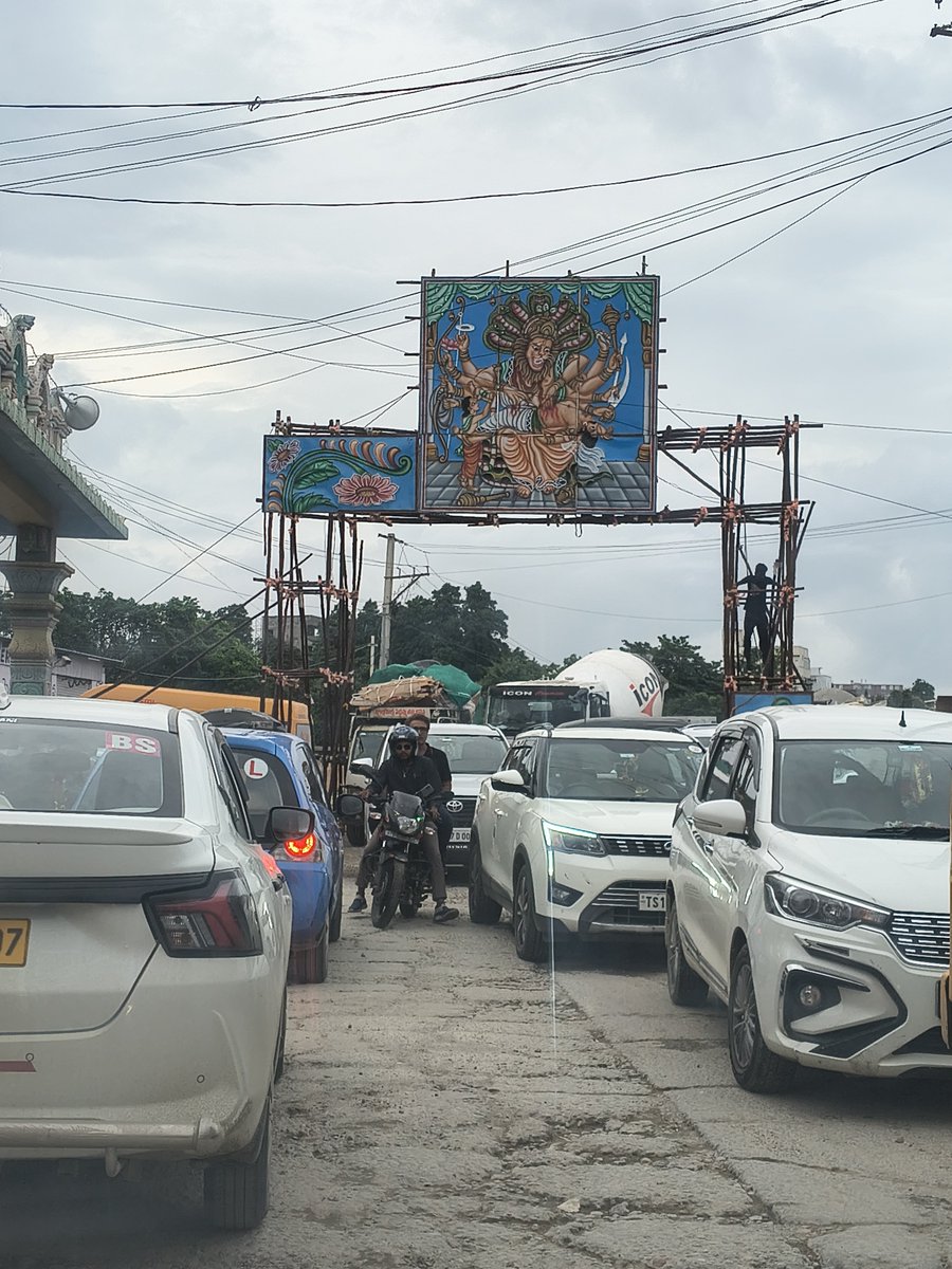 Srikanth_sevan's tweet photo. @CYBTRAFFIC near Vattinagulapally daily we are observing huge traffic due to this blockages created. How is permission granted for this? If someone parks car on road side, you will fine, but how about this bigger violation? https://t.co/S47yuobr6j