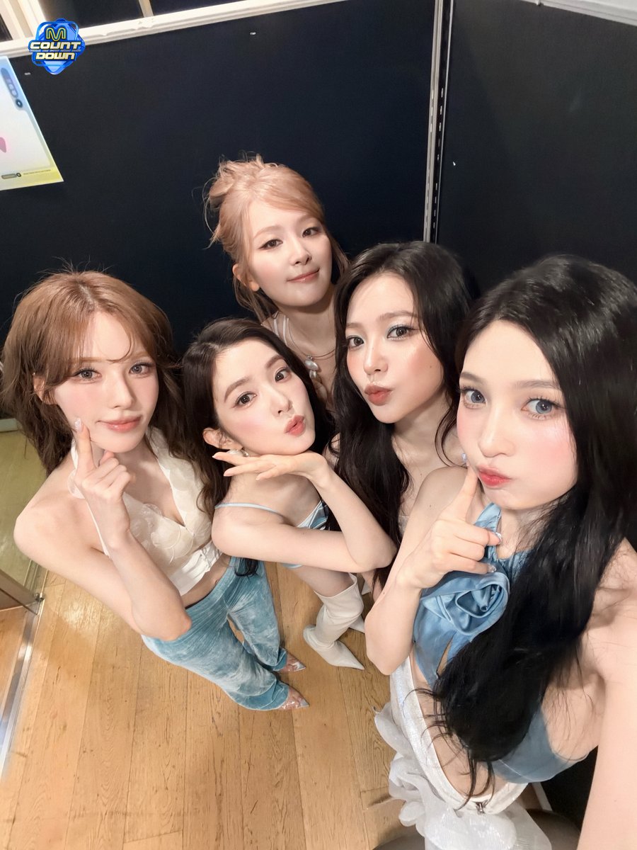 MnetMcountdown's tweet photo. 레드벨벳 최초 공개 무대가 있는데
딴 거 보자 이런 소리하지 마라 총력을 다해라 ෆ
용감하고 씩씩하게 본방 사수에 연연하자 ෆ
레드벨벳 Surfin' Boy 많.관.부. 🌊🏄🏻‍♂️

#MCOUNTDOWN #엠카운트다운
#RedVelvet #레드벨벳 #SurfinBoy https://t.co/uitKA3XQon