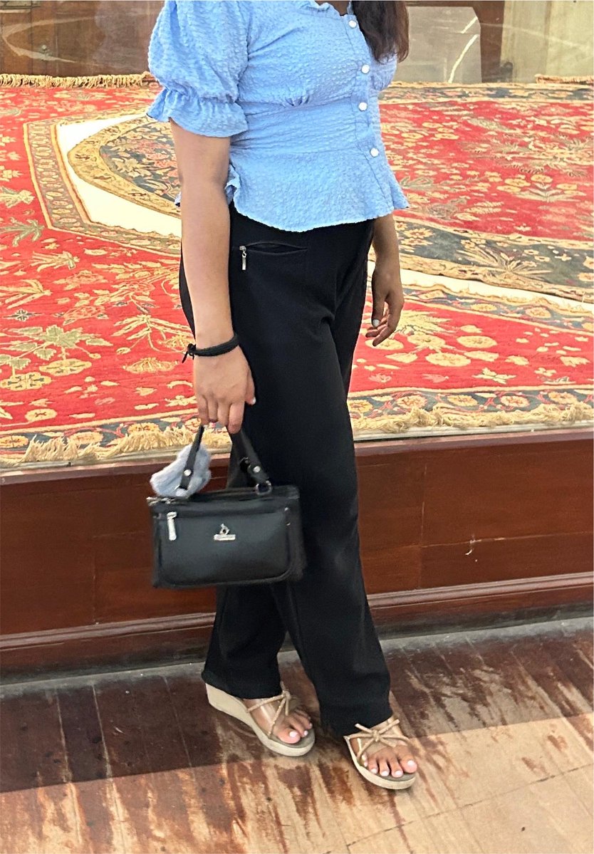 Asian_Bella_'s tweet photo. Serve the queen
I’m rules with power or carries the aura of a true ruler.

A queen like me was born to lead.
Respect the crown.
I’m doesn’t chase power she owns it.
#findom #bellaism #feetworshi̇p https://t.co/Z0CG4mDhz0
