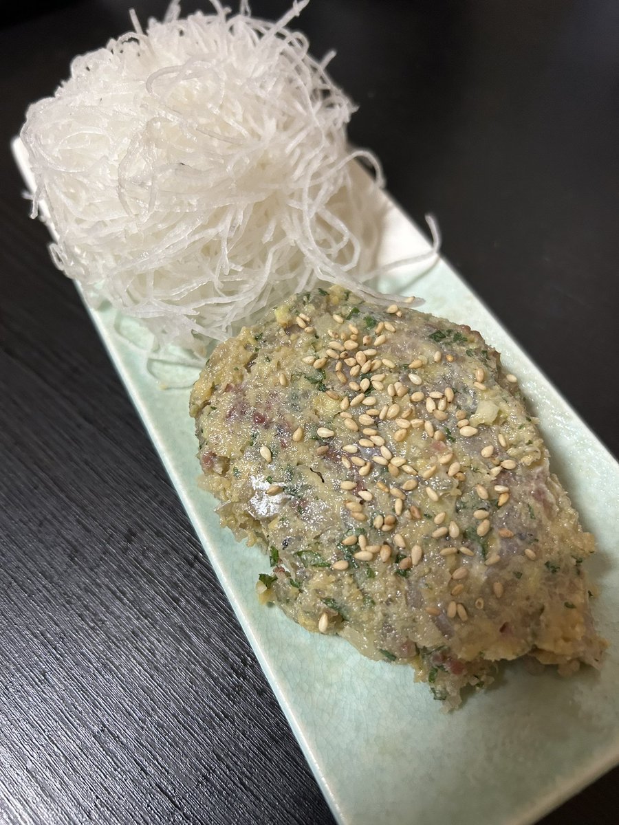 Ogaro2129's tweet photo. 鯵の刺身安かったんでなめろうにしたった。
食うのが楽しみ。 https://t.co/CnYeoTy62f