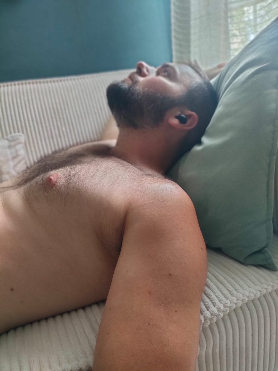 Jordanstickoff's tweet photo. Qui me rejoint ?  #gay #hairychest #hairygay https://t.co/uxuj0dR2lb
