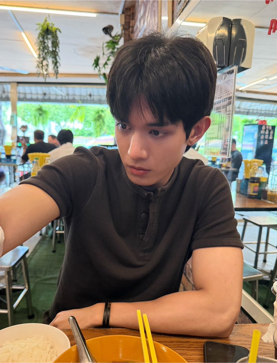Sunnygomxq's tweet photo. Just how could be this a same person?🧐🧐

#netsiraphop https://t.co/ZPFs54YHRT