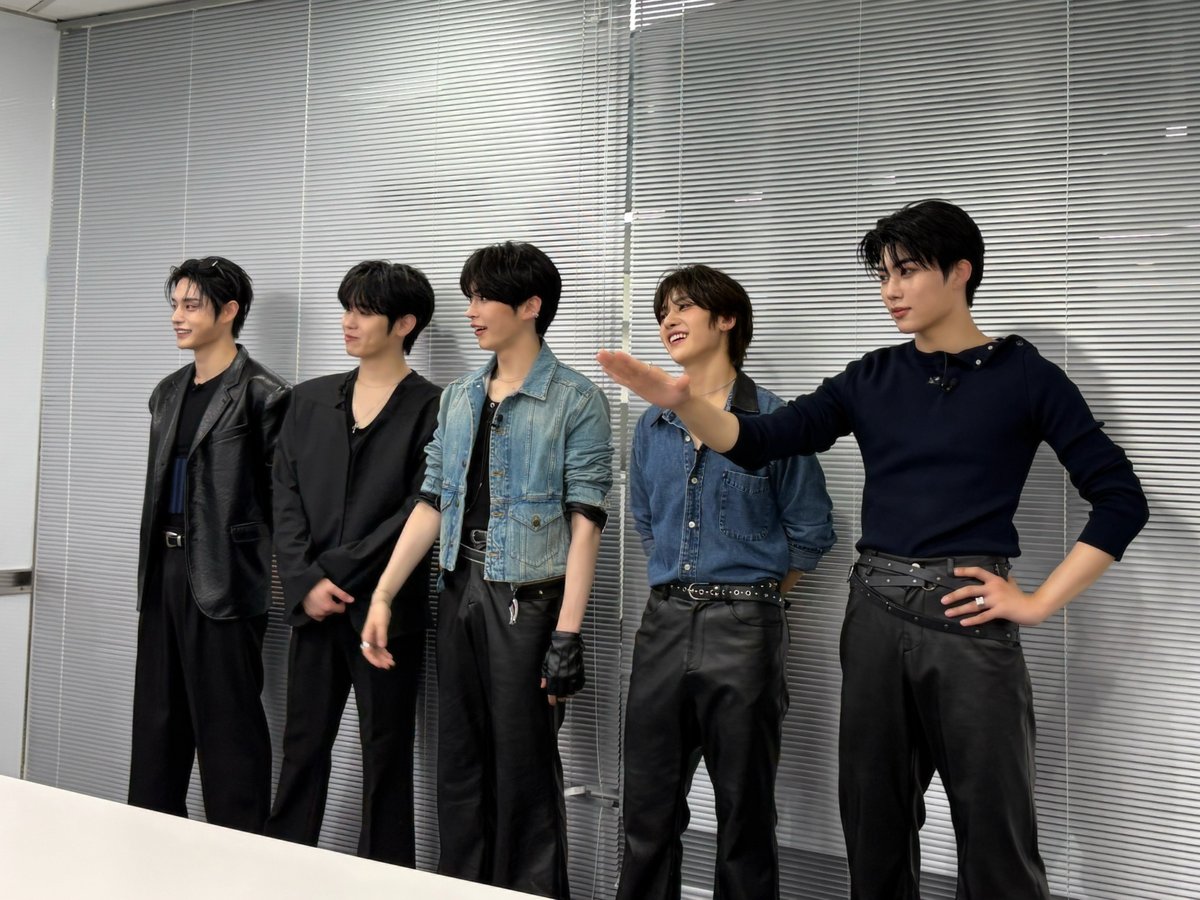 MZINE_tvasahi's tweet photo. 🎵#MZINE エンジン📕
⏰きょう深夜2:00放送 ※一部地域を除く
※放送時間変更の可能性あり

◸最新K-POPのヒミツ 弾丸取材ツアー第❷弾◿

今夜は #ZEROBASEONE が登場✨
韓国の人気音楽番組に出演する様子に
密着取材しちゃいます🎤

個性深掘り企画では #ゴヌク が日本語で、
そして若井は韓国語で早口言葉を披露…🫢

さらに！7月に引き続き、
アーティストのおすすめグルメも紹介😋
お見逃しなく！！

#若井滉斗(#MrsGREENAPPLE)
#山添寛(#相席スタート)
#林美桜(テレビ朝日アナウンサー)
@ZB1_jp @AORINGOHUZIN
@aisekistart @miou_tvasahi