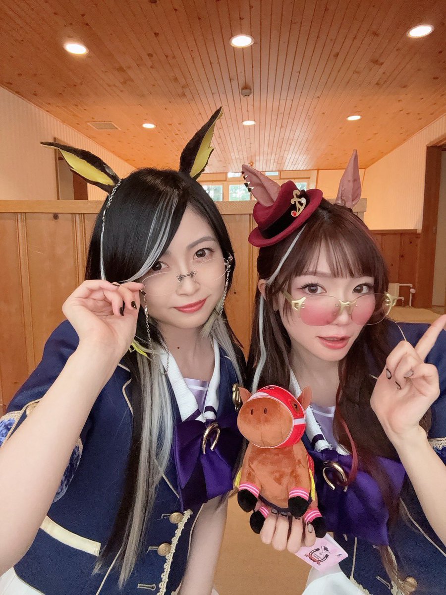 miyumi_shuri's tweet photo. まゆさんとのおもいで②

ヤング号ぬいも持ってった✌️
3枚目はまゆさんの指ひらきハートが可愛くて真似しようとしたら指がバグった図で
4枚目はうまくいったと思いきややっぱり指閉じちゃってるの図

まゆさん、、ウインクが上手すぎませんか、、、😉

#ウマ娘 https://t.co/UIlq9XEaT6