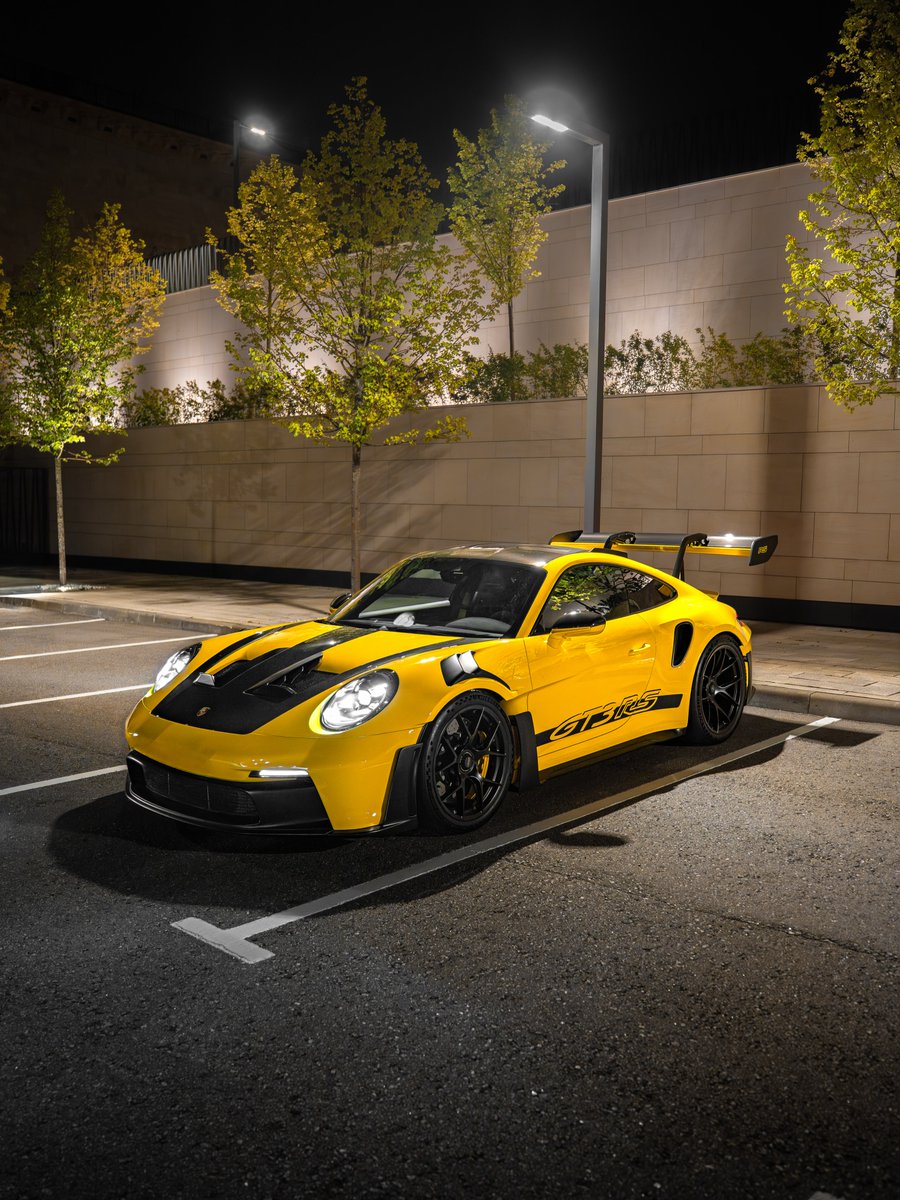 Elitecargasm's tweet photo. Porsche 992 GT3 RS 🔥 https://t.co/AzpFzAV3Bt