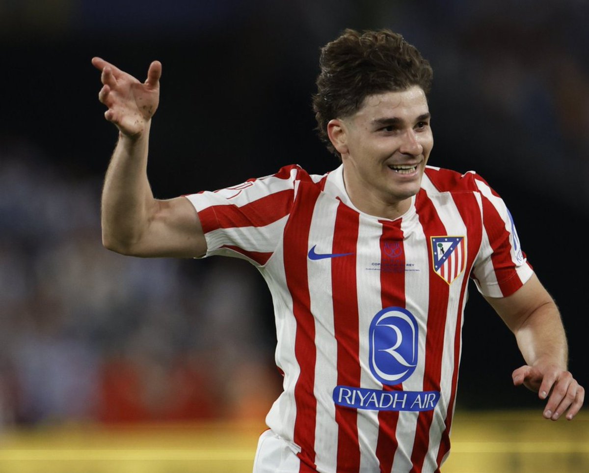 opimpibar1's tweet photo. If Barcelona were to sign one one of them. Who should it be?

Rodri                                 Alvarez https://t.co/r9LHHnvKvy