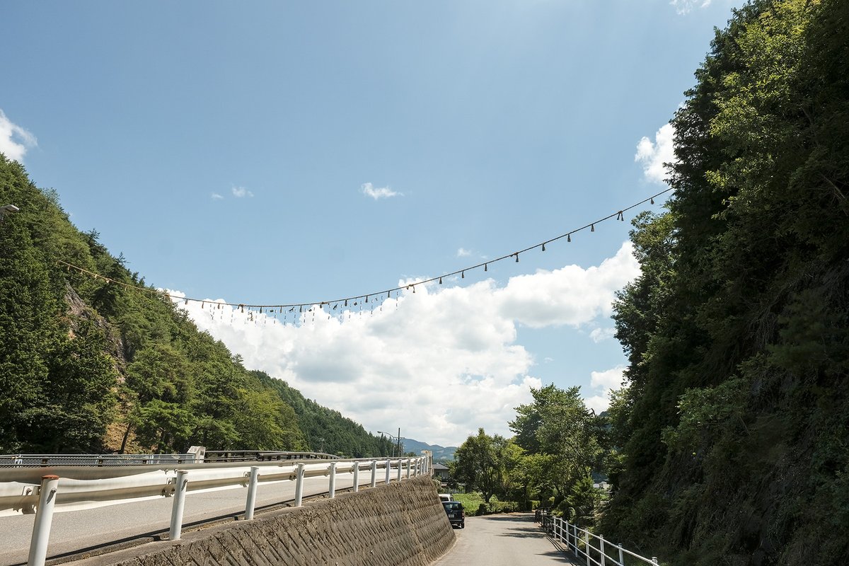 livetakayama's tweet photo. 松之木町の七夕岩
男岩と女岩も間を渡す大しめ縄がかけられています。元禄時代以前から行われている行事とか。
#飛騨高山 https://t.co/iuU3i3kK2q