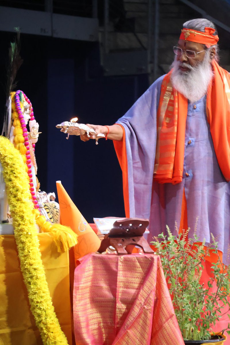 Vikas0128's tweet photo. With faith in our hearts and prayers on our lips, every challenge becomes an opportunity to grow. May divine blessings always be with us. @SgsSwamiji @dattapeetham #Avadhootadattapeetham https://t.co/USEumnK6nP
