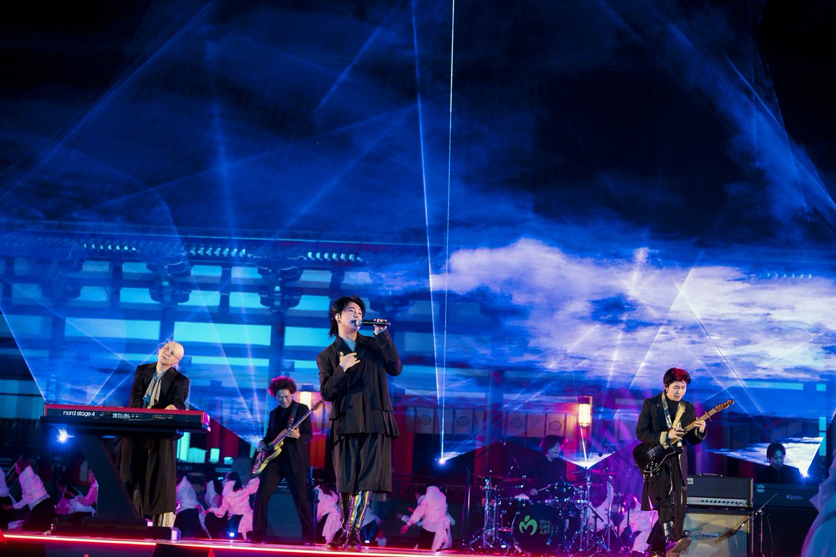 AORINGOHUZIN's tweet photo. 【NEWS🏆】
⁡
6月に開催された国内最大規模の国際音楽賞
「MUSIC AWARDS JAPAN 2026」での
『クスシキ』のライブパフォーマンス映像が公開🌙.*·̩͙
⁡
昨年のMAJオープニングショーの舞台となった
京都・平安神宮での幻想的なパフォーマンスから、
今年の会場TOYOTA ARENA TOKYO（東京・有明）のステージへ登場する
圧巻のライブをぜひご覧ください❤️‍🔥
⁡
🔗https://t.co/2RxlOgXZn2
⁡
#MrsGREENAPPLE
#クスシキ
#MAJ #MAJ2026
#MUSICAWARDSJAPAN