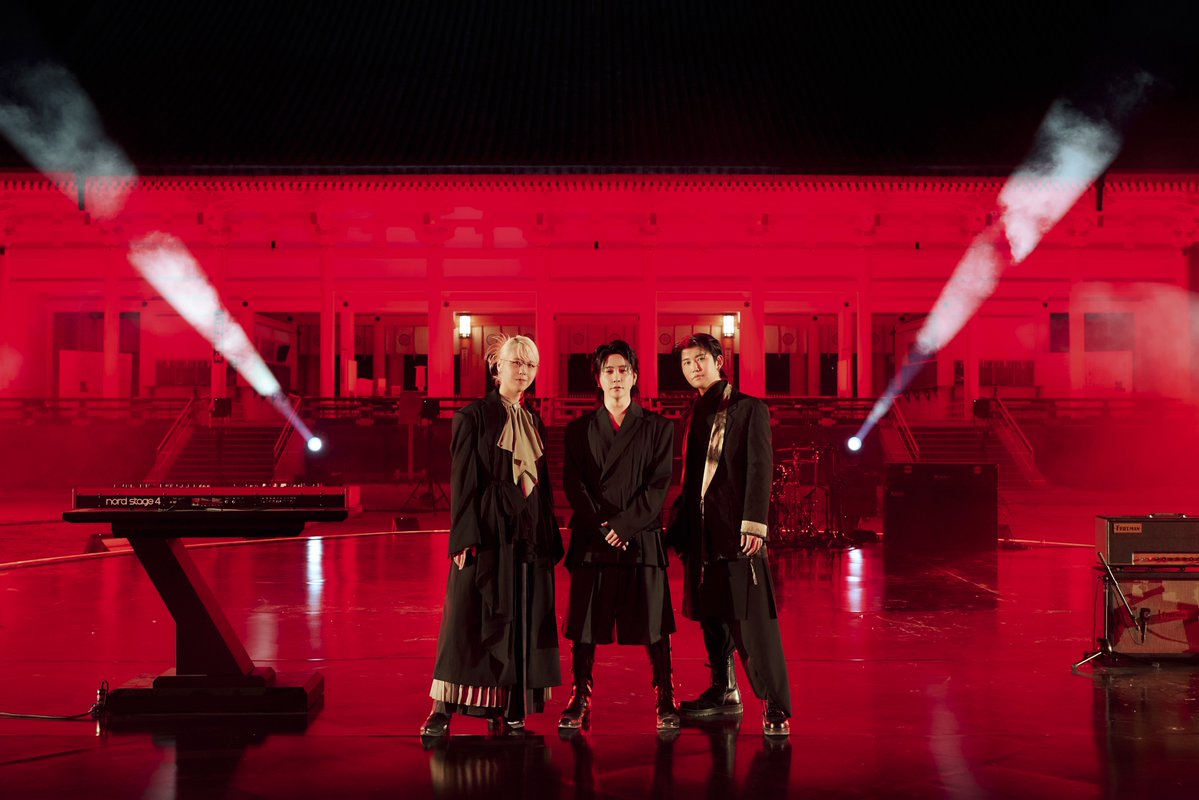 AORINGOHUZIN's tweet photo. 【NEWS🏆】
⁡
6月に開催された国内最大規模の国際音楽賞
「MUSIC AWARDS JAPAN 2026」での
『クスシキ』のライブパフォーマンス映像が公開🌙.*·̩͙
⁡
昨年のMAJオープニングショーの舞台となった
京都・平安神宮での幻想的なパフォーマンスから、
今年の会場TOYOTA ARENA TOKYO（東京・有明）のステージへ登場する
圧巻のライブをぜひご覧ください❤️‍🔥
⁡
🔗https://t.co/2RxlOgXZn2
⁡
#MrsGREENAPPLE
#クスシキ
#MAJ #MAJ2026
#MUSICAWARDSJAPAN