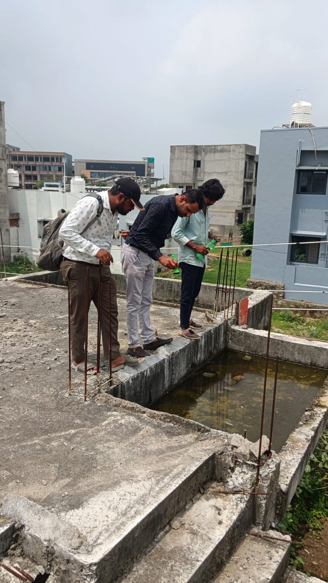 PhcHadiyol's tweet photo. આજે AAM કાંકણોલના સહકારીજીન વિસ્તારમાં MPHW, વેકટર કંટ્રોલ ટીમ તેમજ આશાબહેનો દ્વારા મેલેરિયા,ડેન્ગ્યુ જેવા મચ્છરજન્ય રોગોના નિયંત્રણ માટે સઘન પોરાનાશક કામગીરી અને ઓઈલિંગ કામગીરી તેમજ PHC કક્ષાએથી સુપરવિઝન કામગીરી. @HealthDeptGuj @sabarkanthadp @CdhoSabarkantha @THOHimatnagar https://t.co/auX42Aoeu5