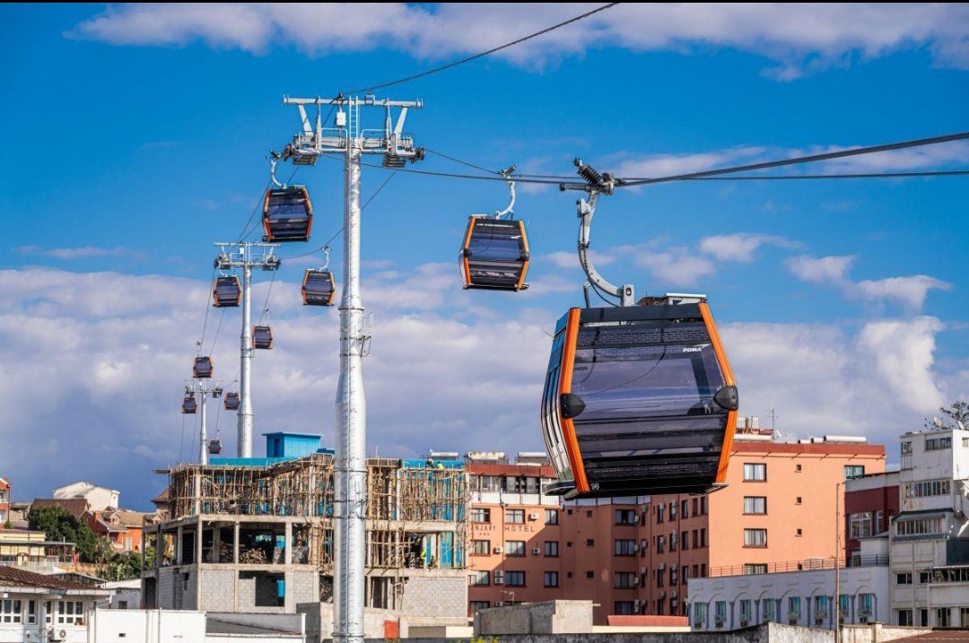 Madagascar24now's tweet photo. Antananarivo's cable car project is back in the spotlight after international coverage questioned its future, with debate focusing on affordability and whether it can truly ease traffic in the capital
#Madagascar #Antananarivo #Infrastructure #Africa https://t.co/O56VwtOUSx